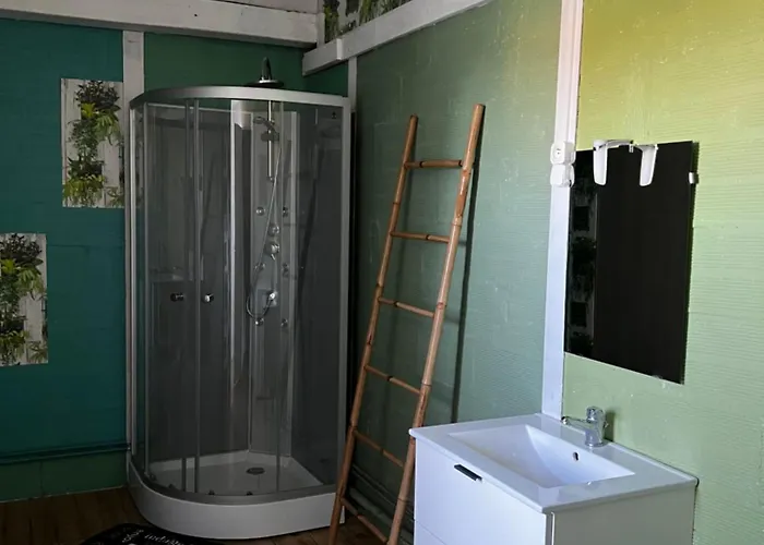 Corps De Ferme * La Réorthe